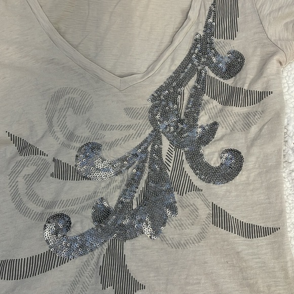 Banana Republic Light Gray 100% Cotton V-neck Tshirt | Size Medium - Picture 7 of 7